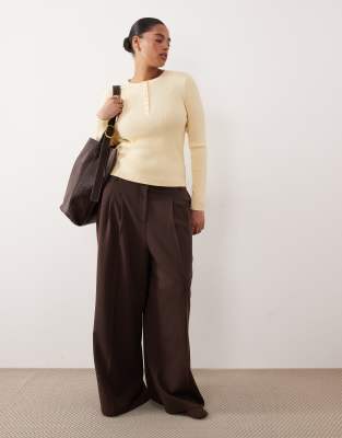 ASOS DESIGN Curve - Feinmaschiges Henley-Oberteil in Buttermilchgelb