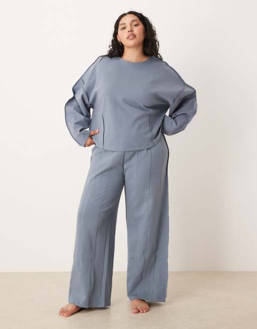 ASOS DESIGN Curve - Felpa blu in tessuto interlock con scollo a barchetta e cuciture a vista, 2 di 4