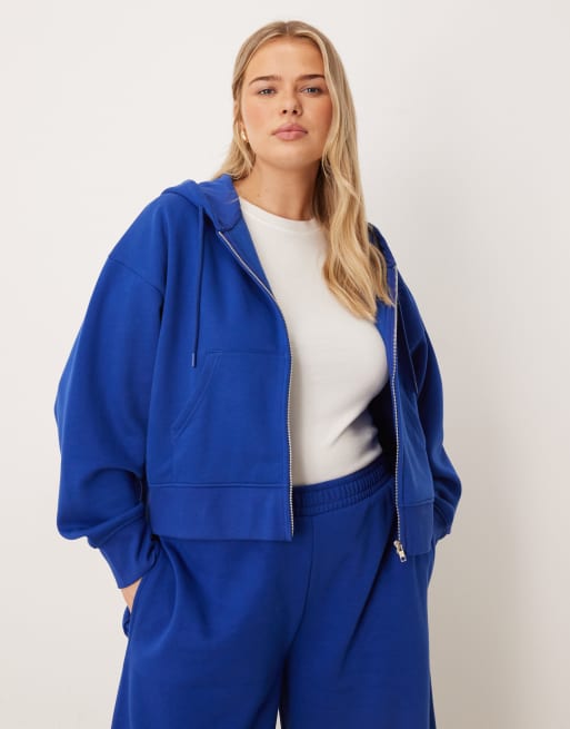 ASOS DESIGN Curve - Felpa corta color blu intenso con cappuccio, zip e interno spazzolato