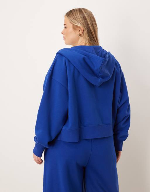 ASOS DESIGN Curve - Felpa corta color blu intenso con cappuccio, zip e interno spazzolato, 3 di 4