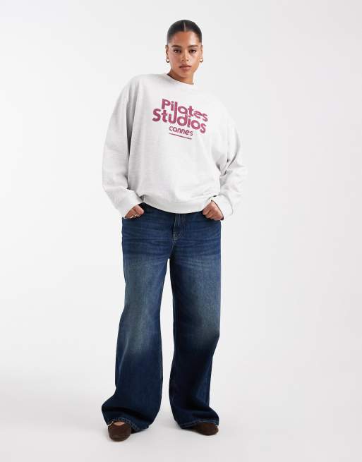 ASOS DESIGN Curve - Felpa oversize grigio ghiaccio mélange con grafica Pilates Studio, 3 di 4