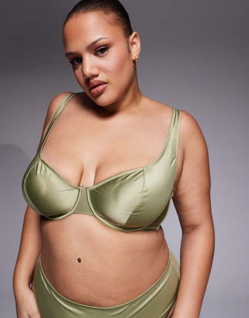 ASOS DESIGN Curve - Fern - Effen satijnen lingerieset in olijfgroen, 2 van 3