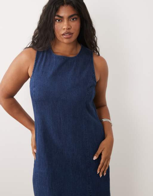 ASOS DESIGN Curve – Figurbetontes Midi-Jeanskleid in kräftigem Mittelblau, 4 von 4