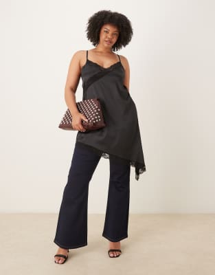 ASOS DESIGN Curve - Figurformende Jeans mit ausgestelltem Bein und Superstretch in Rinse-Marineblau