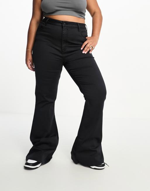 ASOS DESIGN Curve – Figurformende Jeans mit ausgestelltem Bein und Superstretch in Schwarz, 5 von 5