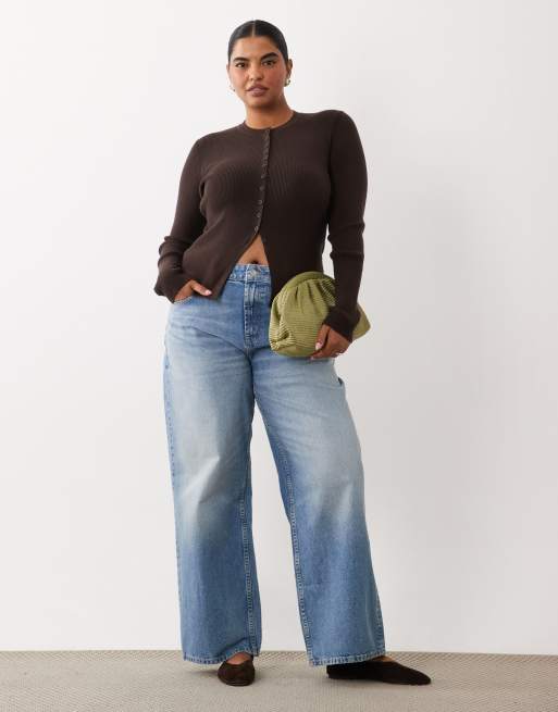 ASOS DESIGN Curve figursydd ribbstickad lång kofta i chokladbrunt, 3 av 4