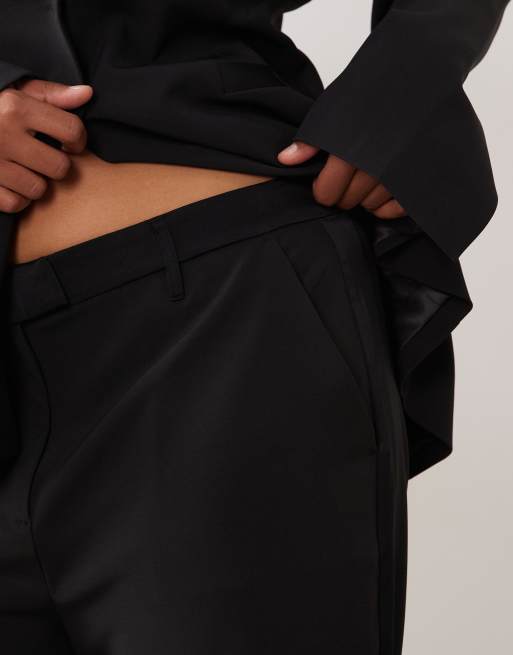 ASOS DESIGN Curve figursydda tux-flare-byxor i svart, 4 av 5