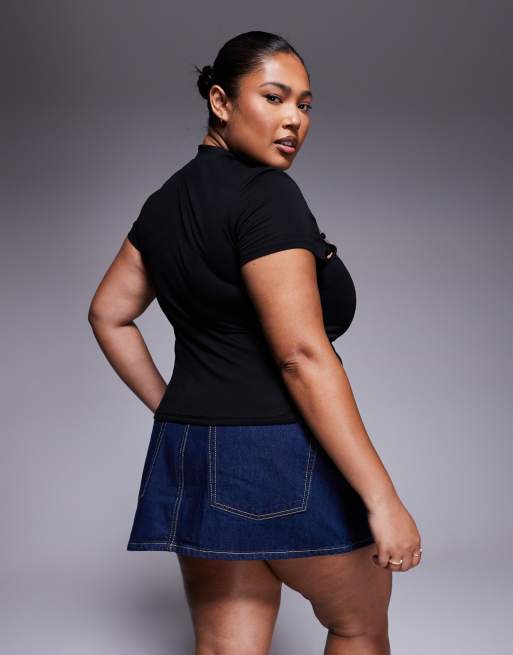 ASOS DESIGN Curve fitted short sleeve top with rouleau loop button details in black, 4 of 4