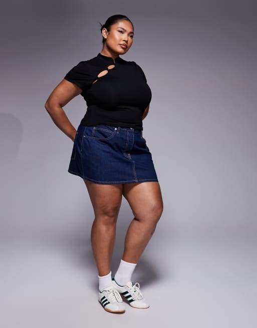 ASOS DESIGN Curve fitted short sleeve top with rouleau loop buttons detail in black, 3 of 4
