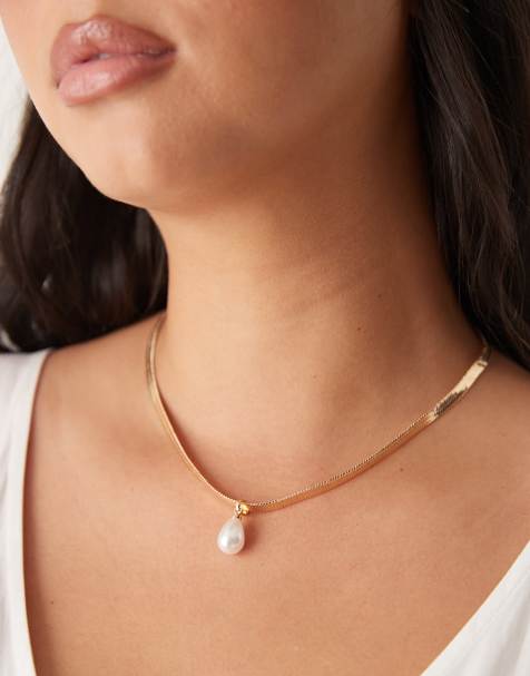 ASOS DESIGN Curve flat chain short necklace in gold tone with faux pearl pendant - view 1