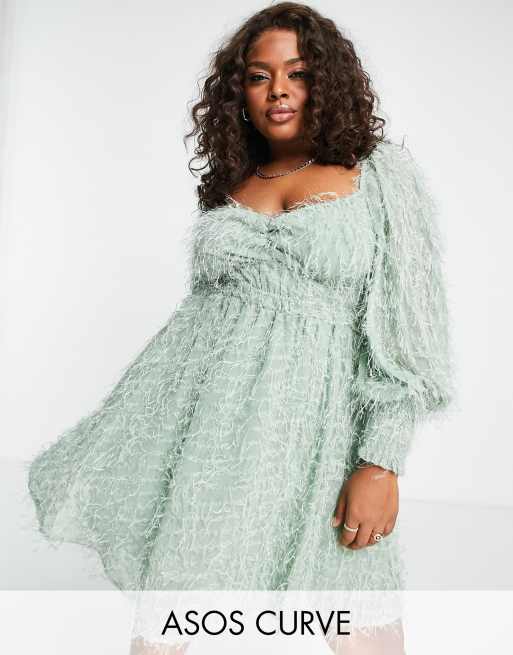 ASOS DESIGN Curve – Flauschiges Minikleid in Salbeigrün mit Raffung an der Brust und gesmokten Bündchen 