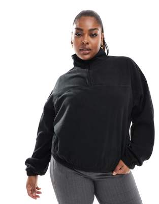 ASOS DESIGN Curve - Fleece-Sweatshirt in Schwarz mit kurzem Reißverschluss