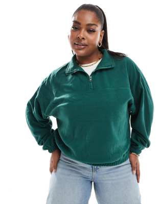 ASOS DESIGN Curve - Fleece-Sweatshirt in Tannengrün mit kurzem Reißverschluss