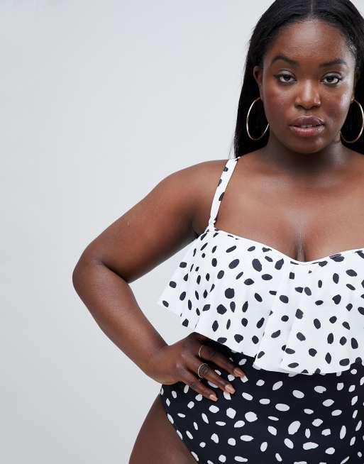 ASOS DESIGN Curve – Fließender, trägerloser Badeanzug aus recyceltem Material mit unterschiedlichem Punkteprint, 3 von 4