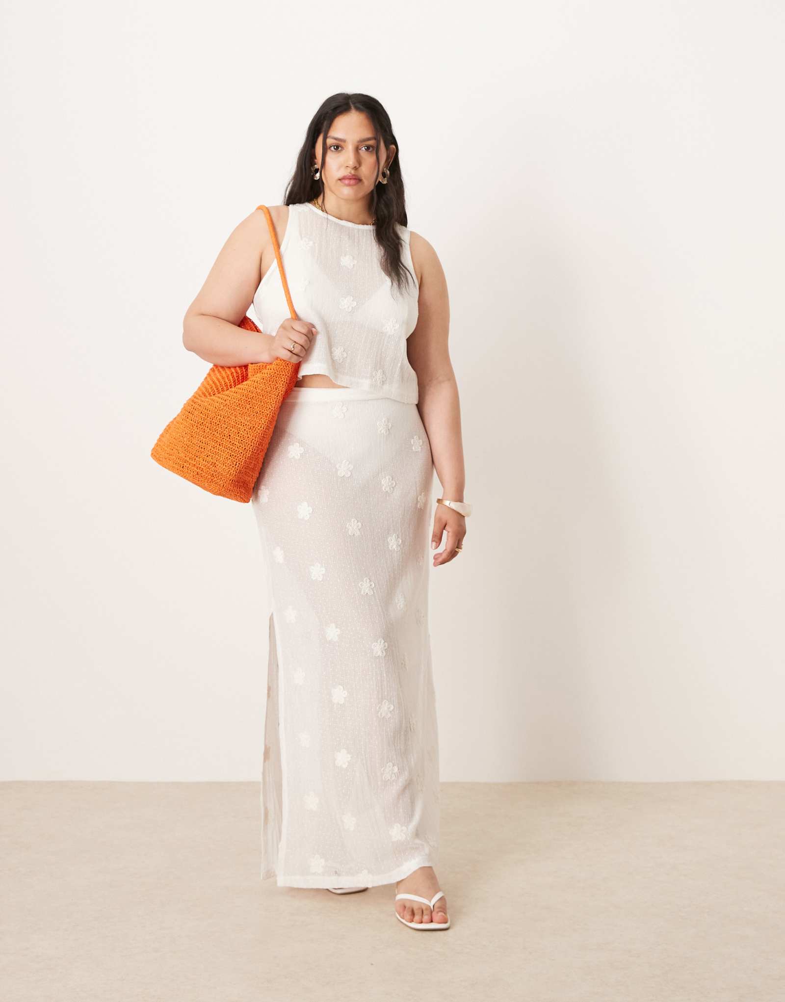 Белая макси-юбка ASOS DESIGN Curve с цветочной вышивкой и сетчатой завязкой по бокам - часть комплекта