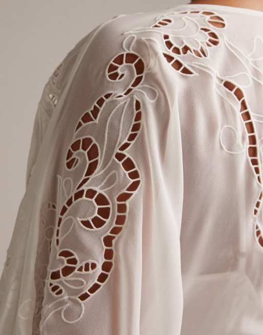ASOS DESIGN Curve – Florence – Bröllopsklänning med långa ärmar, djup ringning och utskurna detaljer, 3 av 6