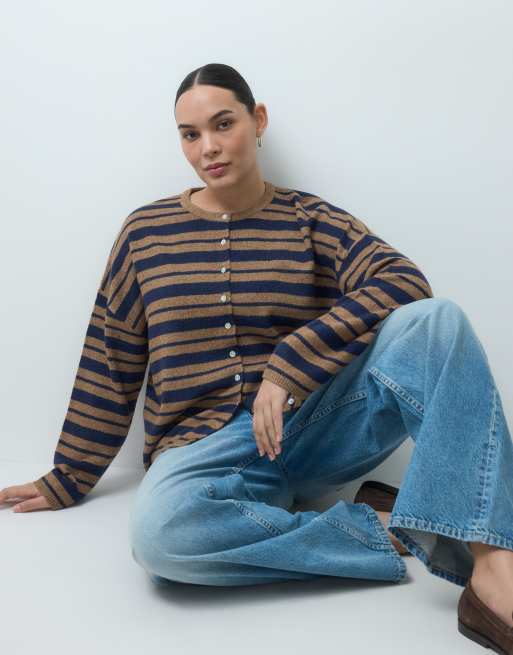 ASOS DESIGN Curve fluffy relaxed crew neck cardigan in navy and camel stripe, 2 of 4