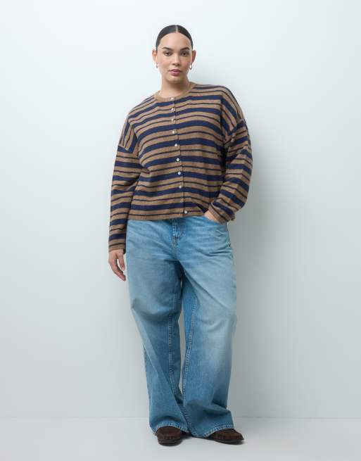 ASOS DESIGN Curve fluffy relaxed crew neck cardigan in navy and camel stripe, 3 of 4