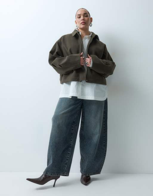 ASOS DESIGN Curve formalna krótka kurtka z kołnierzem w kolorze khaki, 2 z 5