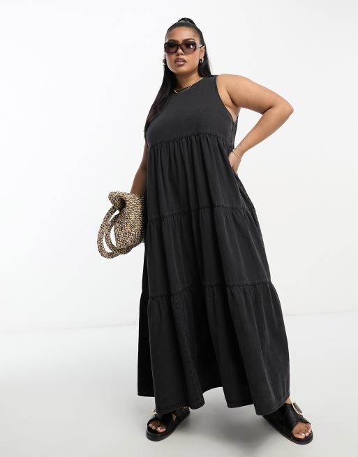 ASOS DESIGN Curve - Forvasket sort midikjole med lagdelt kant i blød denim