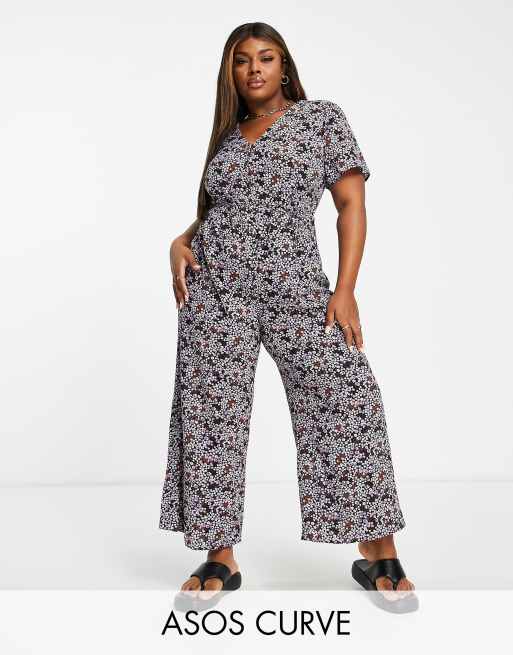 ASOS DESIGN Curve Freizeit Jumpsuit in Flieder mit Blumenmuster und Knopfleiste ASOS