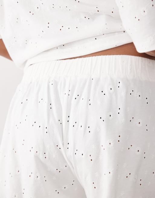 ASOS DESIGN Curve – Freizeit-Shorts aus Jersey in Weiß mit Lochstickerei, 4 von 5