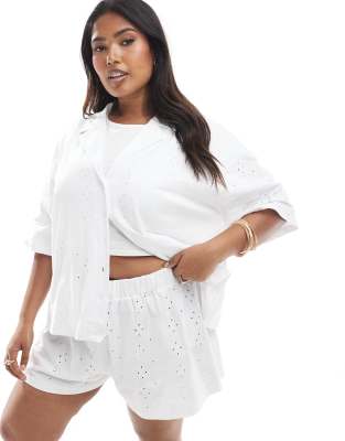 ASOS DESIGN Curve - Freizeit-Shorts in Weiß mit Lochstickerei, Kombiteil