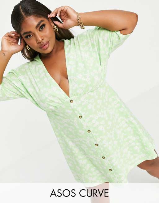 ASOS DESIGN Curve – Freizeitkleid mit Hornknöpfen in Grün mit Gänseblümchenmuster 