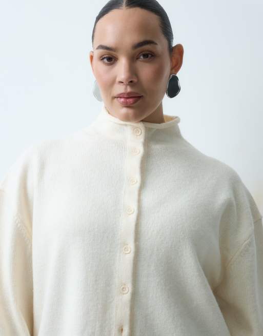 ASOS DESIGN Curve funnel neck concealed placket relaxed cardigan in cream, 4 of 5