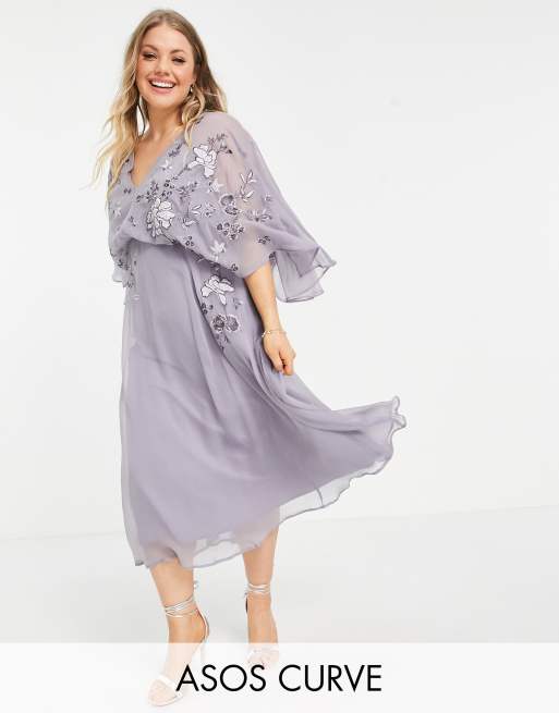 ASOS DESIGN Curve - Geborduurde midi jurk met blousonmouwen en cape aan de achterkant