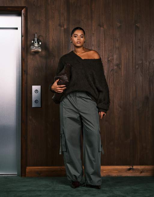 ASOS DESIGN Curve - Gebreide geborstelde oversized trui met V-hals in chocoladebruin, 2 van 4
