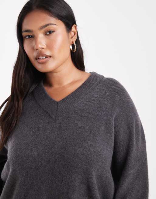 ASOS DESIGN Curve - Gebreide rechte trui met V-hals in antracietgrijs, 3 van 4