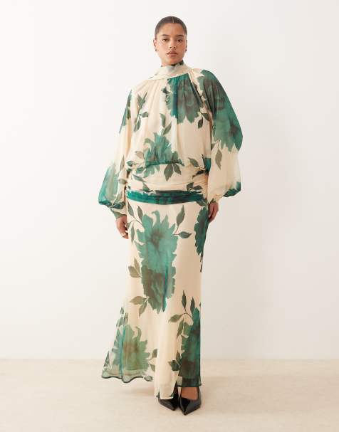 ASOS DESIGN - Curve - Gedrapeerde hoogsluitende chiffon maxi-jurk met halsstrik in groene bloemenprint - view 1