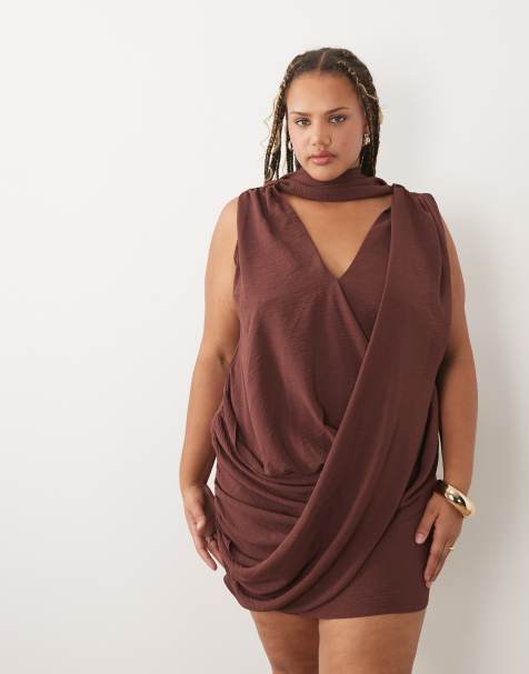 ASOS DESIGN Curve gedrapeerde mini met overslag aan de voorkant en sjaaldetail in chocoladebruin - view 1