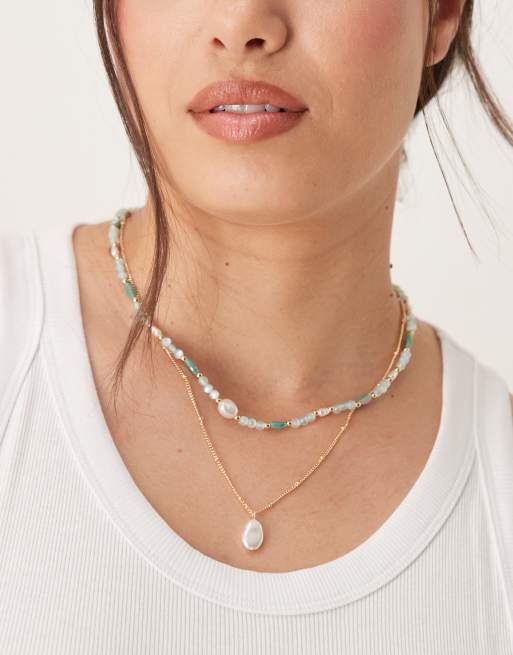 ASOS DESIGN Curve - Gelaagde ketting met kralen en hangers van imitatieparels in blauw en goudkleur