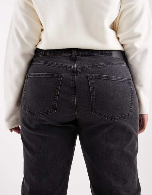 ASOS DESIGN Curve – Gerade geschnittene Jeans aus Comfort Stretch in verwaschenem Schwarz, 4 von 5