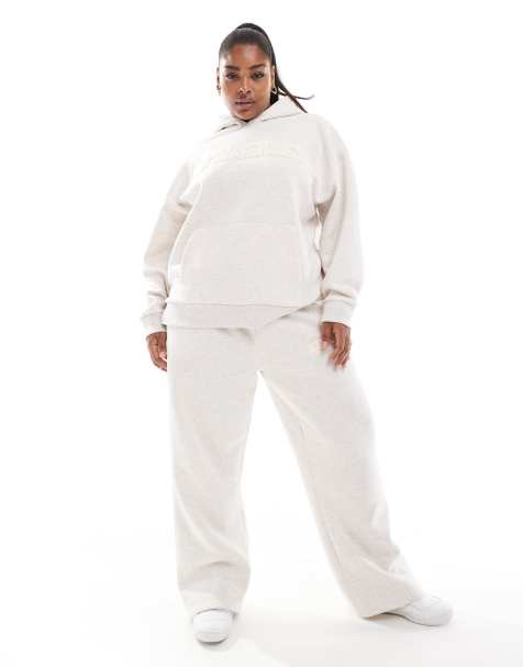 ASOS DESIGN Curve – Gerade geschnittene Jogginghose in Hellbeige meliert mit „New Jersey“-Grafik aus Chenille, Kombiteil - view 1