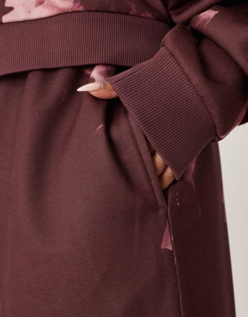 ASOS DESIGN Curve – Gerade geschnittene Jogginghose in Pflaume mit All-over-Blumenmuster, Kombiteil, 5 von 5