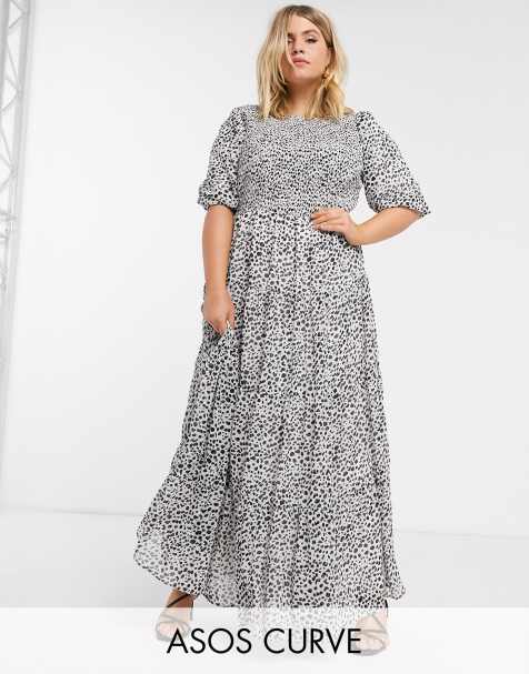 ASOS DESIGN Curve – Gerafftes, gestuftes Maxikleid mit Punktemuster