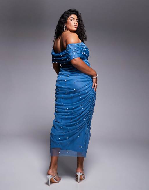 ASOS DESIGN Curve – Gerafftes Midikleid in Blaugrün aus Netzstoff mit Carmen-Ausschnitt und Perlenbesatz, 4 von 4