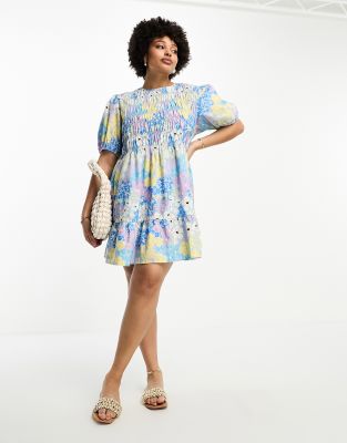 ASOS Design Curve - Gerafftes Mini-Hängerkleid aus Baumwolle mit Blumenprint und Puffärmeln-Bunt