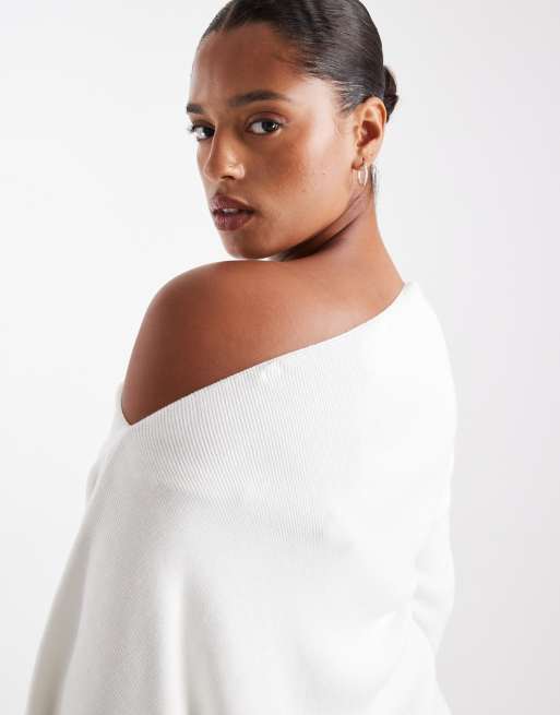 ASOS DESIGN Curve - Geribbeld gebreide asymmetrische top met blote schouder in crème, 3 van 4