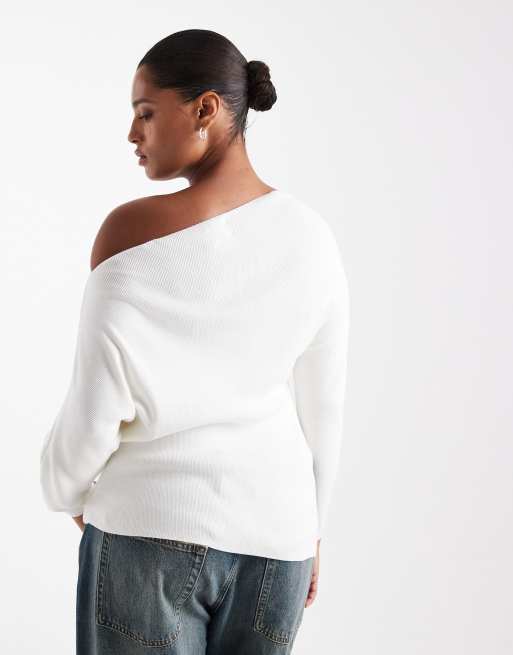 ASOS DESIGN Curve - Geribbeld gebreide asymmetrische top met blote schouder in crème, 4 van 4