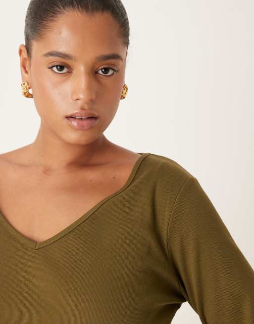 ASOS DESIGN Curve - Geribbelde top met V-hals en lange mouwen in kaki, 2 van 4