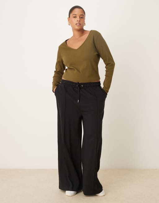ASOS DESIGN Curve - Geribbelde top met V-hals en lange mouwen in kaki, 4 van 4
