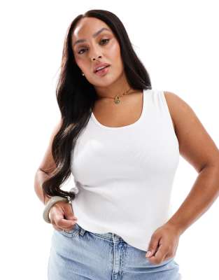 ASOS DESIGN Curve - Geripptes Trägertop in Weiß mit U-Ausschnitt