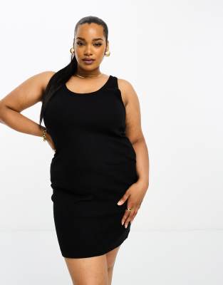 ASOS DESIGN Curve - Geripptes Trägertop-Minikleid in Schwarz mit U-Ausschnitt-Black