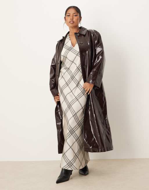 ASOS DESIGN Curve - Geruite midi slipdress van satijn met V-hals in wit en zwart, 3 van 4