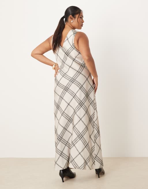 ASOS DESIGN Curve - Geruite midi slipdress van satijn met V-hals in wit en zwart, 4 van 4