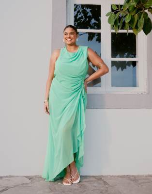 ASOS DESIGN Curve - Gerüschtes Maxikleid in Apfelgrün mit Rückenausschnitt und geraffter Taille